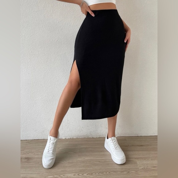 Black Skirt w/ Slit - Picture 4 of 7